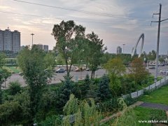 隆巡河南白楼出租楼房。两室一厅。离市场近。五中10分就到