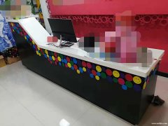店铺搬迁吧台、灯箱、沙发、桌子低价出售