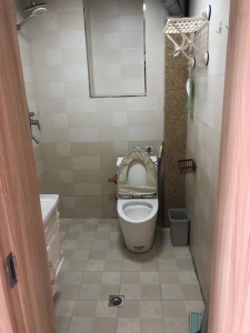 出租中心街附近一楼