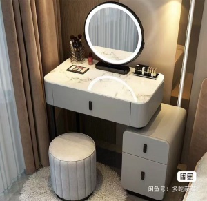 出灻化妆桌